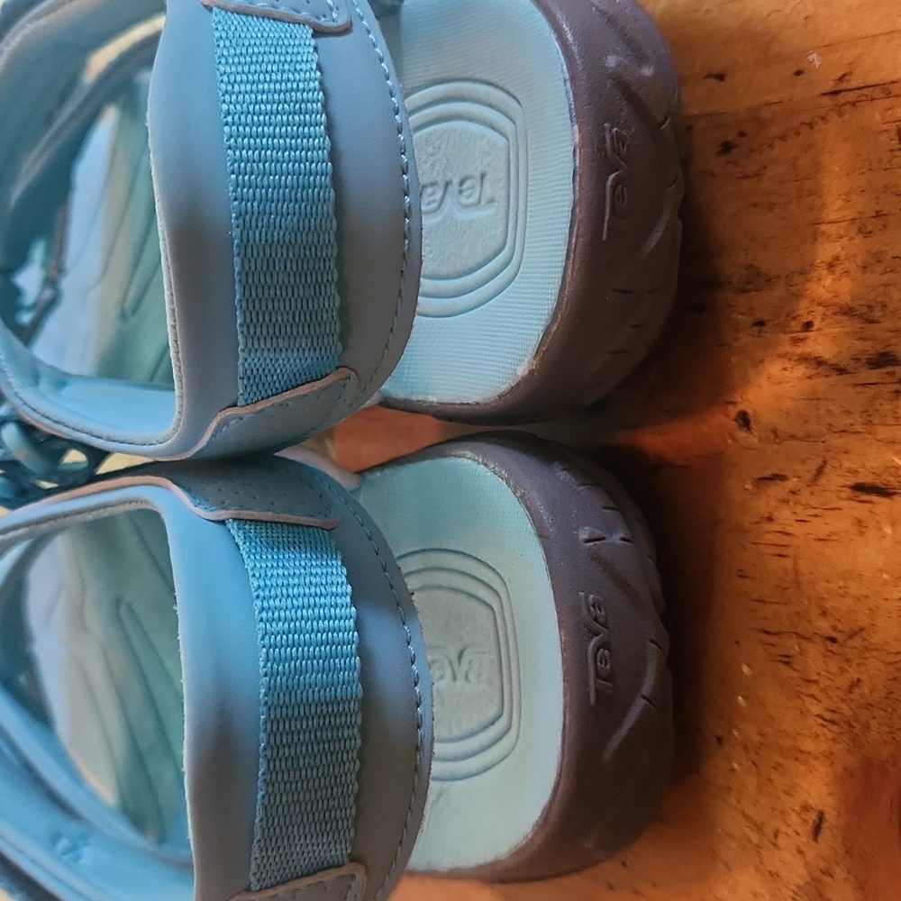 Teva Tirra Sport Sandals, unisex,  size youth 5 - Picture 8 of 9